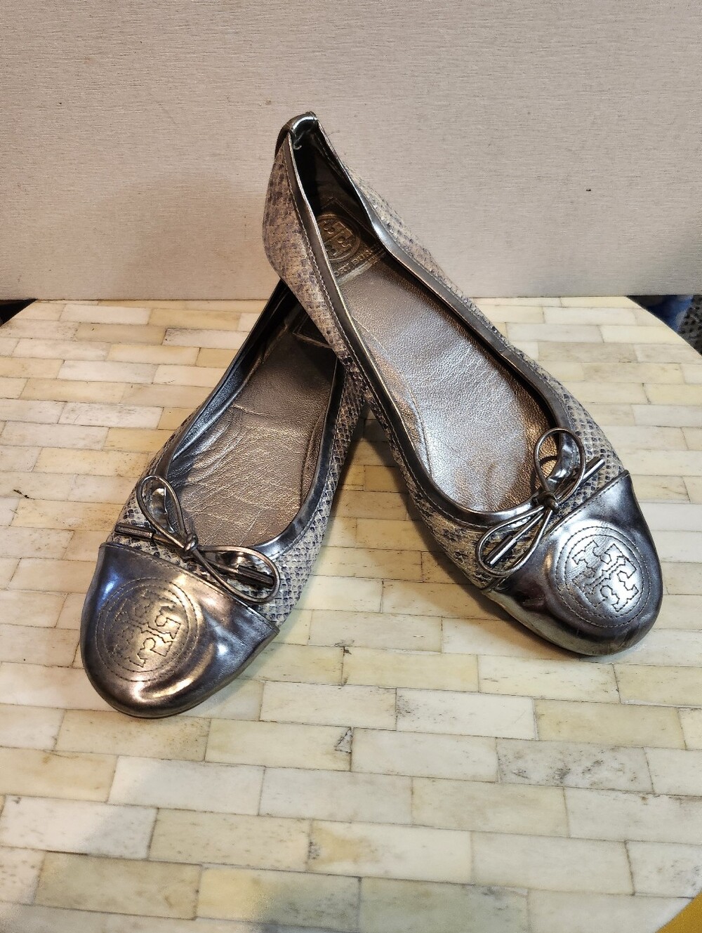 Tory Burch Verbena Snakeskin Bow Flats size 8